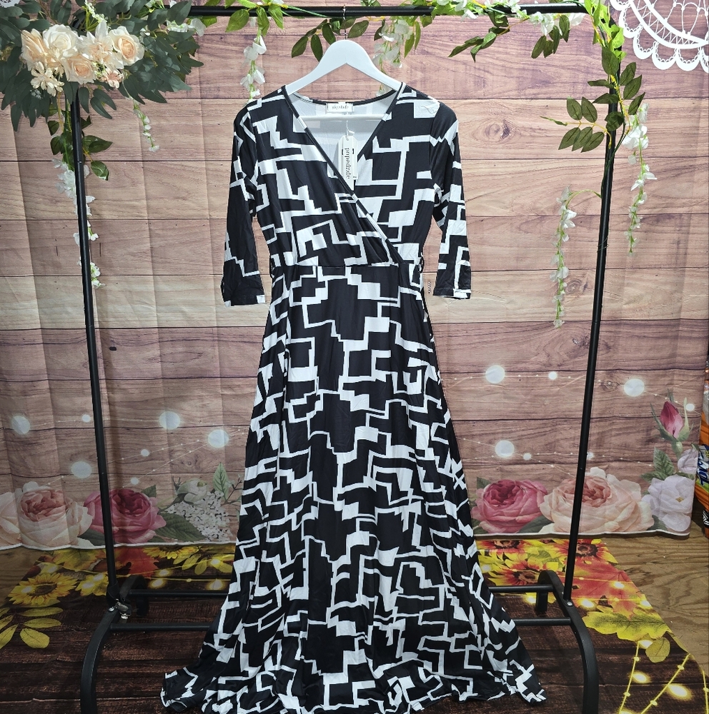 Black and White Sleeveless V-Neck Sheath Maxi Dress (T21)